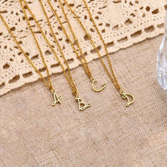 Personalisierte Buchstaben-Halskette mit Herz – Ein Symbol für Liebe und Selbstliebe