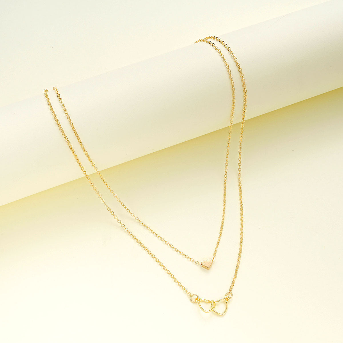 Doppelte Herzkette – Elegantes Design in Gold